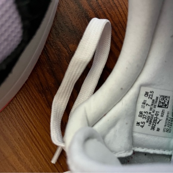 Puma Women’s Sneakers, size 7 - Picture 6 of 6